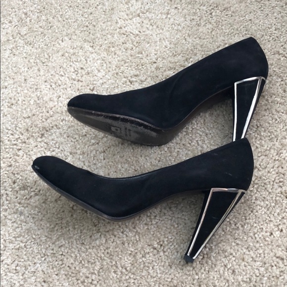 Stuart Weitzman black suede pump sz8.5 - Picture 3 of 4